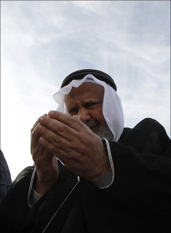 اللهم أغثنا.. عشرات الآلاف يشاركون في صلوات الاستسقاء صورة رقم 5