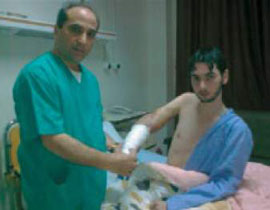 بعدما فقد الشاب يده.. نجح طبيب سوري باعادتها! صورة رقم 1