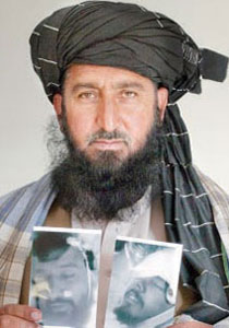 باكستاني فقد ابنه وشقيقه يطالب أمريكا بـ 500 مليون دولار! صورة رقم 1 باكستاني فقد ابنه وشقيقه يطالب أمريكا بـ 500 مليون دولار! صورة رقم 1