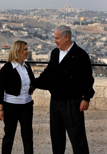 مسؤولون اسرائيليون: تدخلات سارة نتنياهو تدفع الجميع للجنون! صورة رقم 1 مسؤولون اسرائيليون: تدخلات سارة نتنياهو تدفع الجميع للجنون! صورة رقم 1