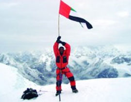 رفع علم الامارات على قمة جبال الهيملايا.. احتفالا باليوم الوطني!! صورة رقم 1 رفع علم الامارات على قمة جبال الهيملايا.. احتفالا باليوم الوطني!! صورة رقم 1