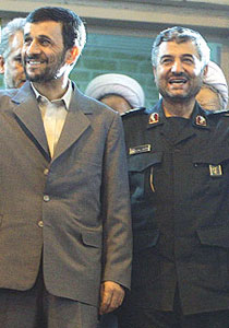  ويكيليكس: قائد الحرس الثوري الإيراني غضب من نجاد وصفعه!  صورة رقم 1