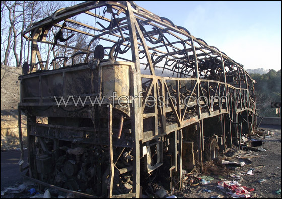 مسلسلات اون لاين يلتقط صورا للحافلة التي اشتعلت فيها النيران  صورة رقم 5