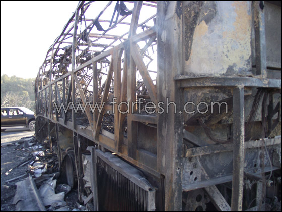 مسلسلات اون لاين يلتقط صورا للحافلة التي اشتعلت فيها النيران  صورة رقم 9