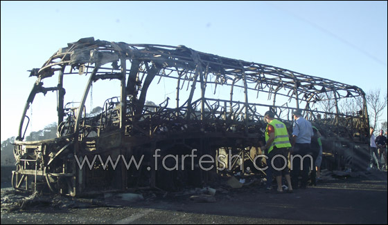 مسلسلات اون لاين يلتقط صورا للحافلة التي اشتعلت فيها النيران  صورة رقم 12