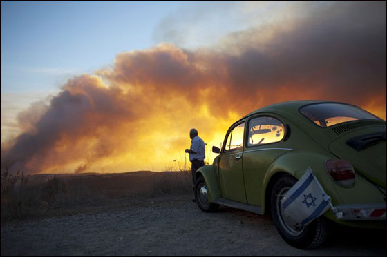 اتجاه الرياح وسرعتها تعيق السيطرة على النيران  صورة رقم 3