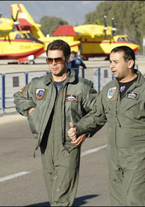 رغم المساعدات.. لن تنجح السيطرة على النيران قبل مساء الغد  صورة رقم 1