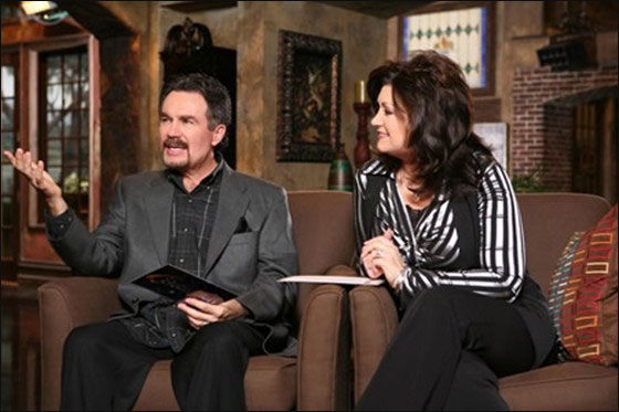 تكساس.. قس يعترف علنا على التلفزيون بخيانة زوجته!!  صورة رقم 2