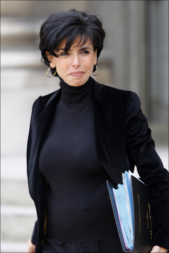 وزيرة العدل الفرنسية تقاضي مغني بتهمة.. السب والقذف!  صورة رقم 7