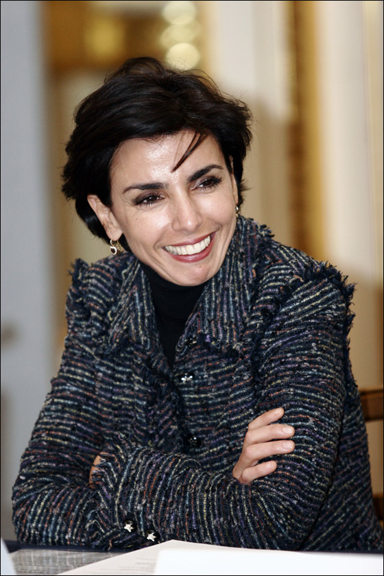 وزيرة العدل الفرنسية تقاضي مغني بتهمة.. السب والقذف!  صورة رقم 10