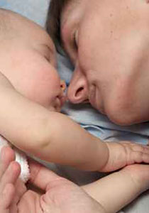 تضع المنوم لأطفالها وزوجها.. ليخلو لها الجو مع زبائنها! صورة رقم 1