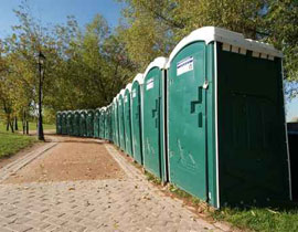 احتجاز امريكي ثمل ليلة كاملة داخل حمام متنقل! صورة رقم 1 احتجاز امريكي ثمل ليلة كاملة داخل حمام متنقل! صورة رقم 1