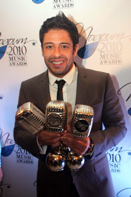 حماقي نجم للعام.. وابو الليف افضل مطرب صاعد! صورة رقم 2 حماقي نجم للعام.. وابو الليف افضل مطرب صاعد! صورة رقم 2