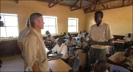 بالطريقة السودانية.. الترحيب بكلوني عن طريق البصق عليه! صورة رقم 1 بالطريقة السودانية.. الترحيب بكلوني عن طريق البصق عليه! صورة رقم 1
