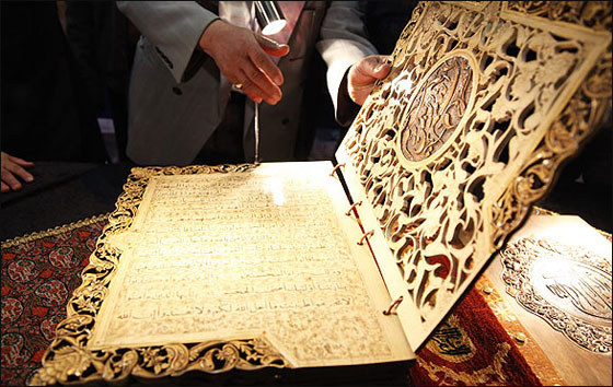 ازاحة الستار عن اول مصحف خشبي في ايران! صورة رقم 6 ازاحة الستار عن اول مصحف خشبي في ايران! صورة رقم 6
