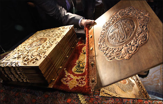 ازاحة الستار عن اول مصحف خشبي في ايران! صورة رقم 10 ازاحة الستار عن اول مصحف خشبي في ايران! صورة رقم 10