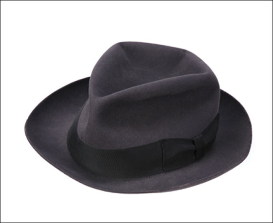 قفاز وقبعة الراحل مايكل جاكسون يباعون بـ402 الف دولار!! صورة رقم 1 قفاز وقبعة الراحل مايكل جاكسون يباعون بـ402 الف دولار!! صورة رقم 1