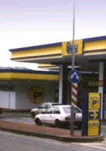 يسرق ويدعي أنه مهووس بالسطو على محطات البنزين!! صورة رقم 1