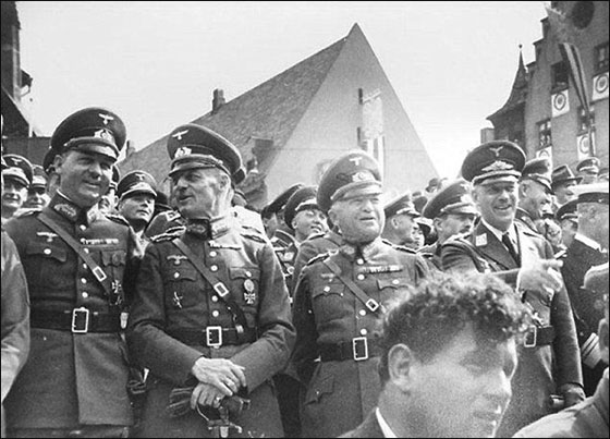 الكشف عن مئات الصور الشخصية لهتلر في مزاد علني! صورة رقم 3 الكشف عن مئات الصور الشخصية لهتلر في مزاد علني! صورة رقم 3