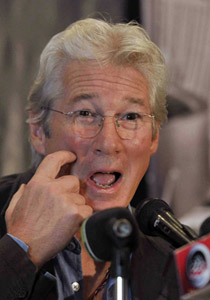 جير: قرار الغزو الأميركي للعراق نتج من ضعف شخصية بوش! صورة رقم 1 جير: قرار الغزو الأميركي للعراق نتج من ضعف شخصية بوش! صورة رقم 1