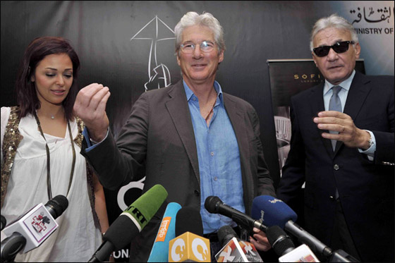 جير: قرار الغزو الأميركي للعراق نتج من ضعف شخصية بوش! صورة رقم 2 جير: قرار الغزو الأميركي للعراق نتج من ضعف شخصية بوش! صورة رقم 2