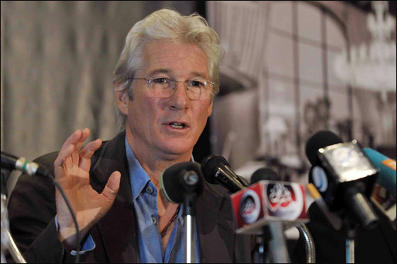 جير: قرار الغزو الأميركي للعراق نتج من ضعف شخصية بوش! صورة رقم 4 جير: قرار الغزو الأميركي للعراق نتج من ضعف شخصية بوش! صورة رقم 4