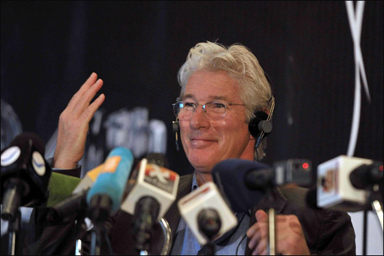 جير: قرار الغزو الأميركي للعراق نتج من ضعف شخصية بوش! صورة رقم 3 جير: قرار الغزو الأميركي للعراق نتج من ضعف شخصية بوش! صورة رقم 3