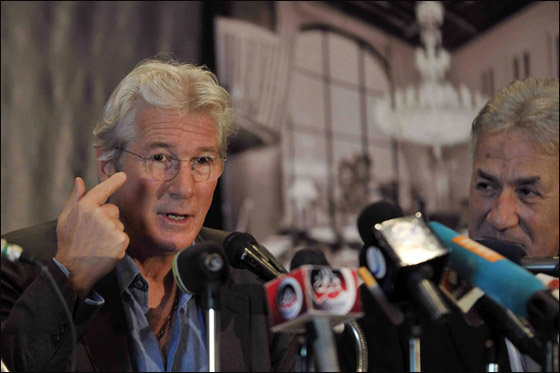 جير: قرار الغزو الأميركي للعراق نتج من ضعف شخصية بوش! صورة رقم 8 جير: قرار الغزو الأميركي للعراق نتج من ضعف شخصية بوش! صورة رقم 8