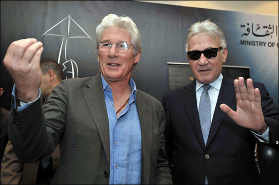 جير: قرار الغزو الأميركي للعراق نتج من ضعف شخصية بوش! صورة رقم 7 جير: قرار الغزو الأميركي للعراق نتج من ضعف شخصية بوش! صورة رقم 7