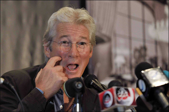 جير: قرار الغزو الأميركي للعراق نتج من ضعف شخصية بوش! صورة رقم 11 جير: قرار الغزو الأميركي للعراق نتج من ضعف شخصية بوش! صورة رقم 11