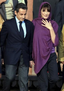 بروني توصي شيخا بالصلاة لينعم عليها الله بطفل من ساركوزي! صورة رقم 1 بروني توصي شيخا بالصلاة لينعم عليها الله بطفل من ساركوزي! صورة رقم 1