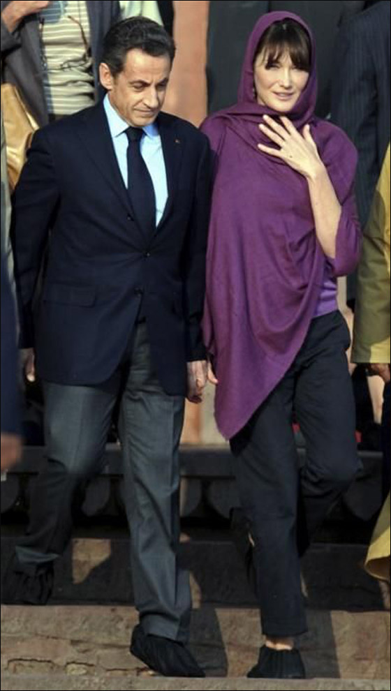 بروني توصي شيخا بالصلاة لينعم عليها الله بطفل من ساركوزي! صورة رقم 3 بروني توصي شيخا بالصلاة لينعم عليها الله بطفل من ساركوزي! صورة رقم 3