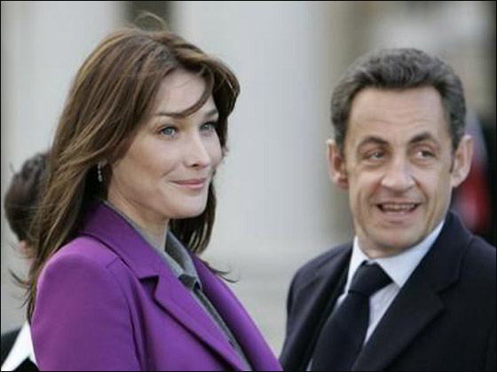 بروني توصي شيخا بالصلاة لينعم عليها الله بطفل من ساركوزي! صورة رقم 10 بروني توصي شيخا بالصلاة لينعم عليها الله بطفل من ساركوزي! صورة رقم 10