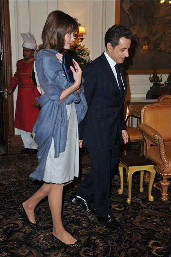 بروني توصي شيخا بالصلاة لينعم عليها الله بطفل من ساركوزي! صورة رقم 5 بروني توصي شيخا بالصلاة لينعم عليها الله بطفل من ساركوزي! صورة رقم 5