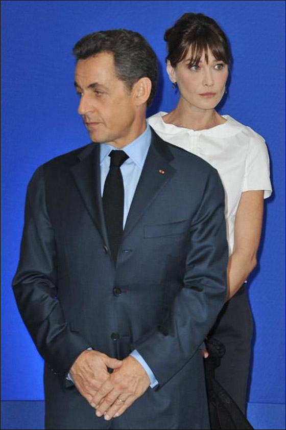 بروني توصي شيخا بالصلاة لينعم عليها الله بطفل من ساركوزي! صورة رقم 15 بروني توصي شيخا بالصلاة لينعم عليها الله بطفل من ساركوزي! صورة رقم 15