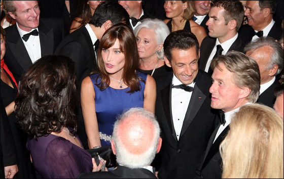 بروني توصي شيخا بالصلاة لينعم عليها الله بطفل من ساركوزي! صورة رقم 14 بروني توصي شيخا بالصلاة لينعم عليها الله بطفل من ساركوزي! صورة رقم 14