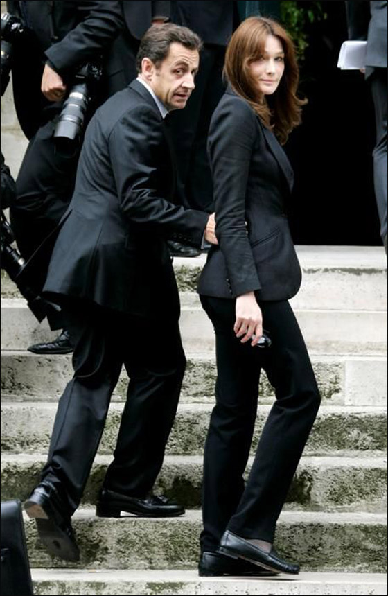 بروني توصي شيخا بالصلاة لينعم عليها الله بطفل من ساركوزي! صورة رقم 12 بروني توصي شيخا بالصلاة لينعم عليها الله بطفل من ساركوزي! صورة رقم 12