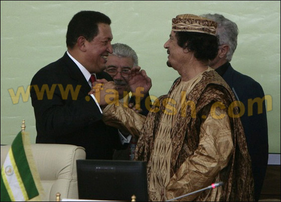 الرئيس الفنزويلي يقيم بخيمة اعطاها له القذافي!  صورة رقم 1