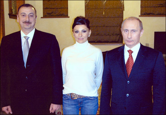 ويكيليكس: زوجة الرئيس الاذري لا تضحك بسبب عمليات التجميل صورة رقم 4 ويكيليكس: زوجة الرئيس الاذري لا تضحك بسبب عمليات التجميل صورة رقم 4