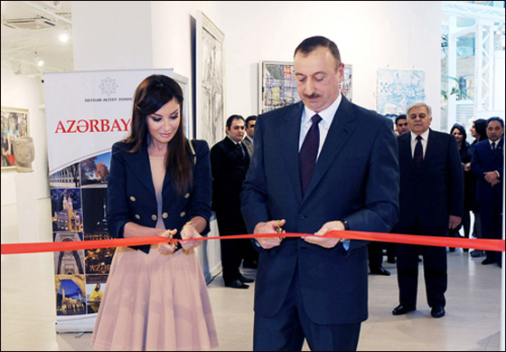 ويكيليكس: زوجة الرئيس الاذري لا تضحك بسبب عمليات التجميل صورة رقم 3 ويكيليكس: زوجة الرئيس الاذري لا تضحك بسبب عمليات التجميل صورة رقم 3