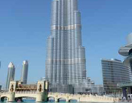 عريس سعودي يقضي شهر العسل فوق قمة برج خليفة! صورة رقم 1