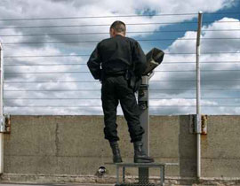 السجن لجندي سرق مسدس قائد الجيش الاسرائيلي! صورة رقم 1 السجن لجندي سرق مسدس قائد الجيش الاسرائيلي! صورة رقم 1