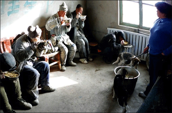 مدير ملجأ صيني يتاجر باشخاص من ذوي الاحتياجات الخاصة!  صورة رقم 2