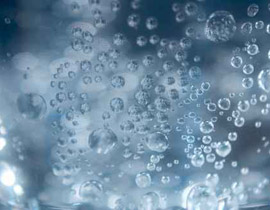 اصابة رجل بحروق بالغة بعد سقوط سيارته في حفرة ماء مغلي! صورة رقم 1