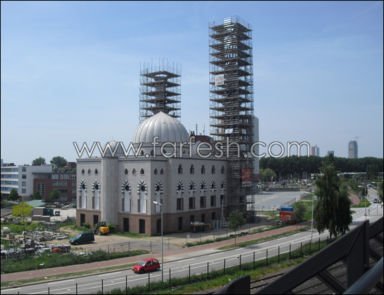 روتردام تفتتح أكبر مسجد في اوروبا يتسع لـ3 آلاف مصلي!  صورة رقم 6