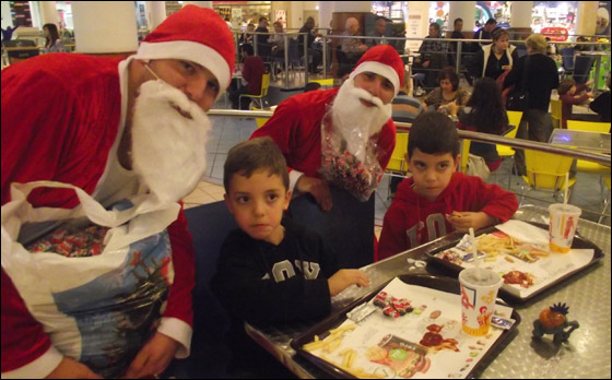 انتهزوا الفرصة.. اليوم بابا نويل يوزع الهدايا في جراند كنيون صورة رقم 2 انتهزوا الفرصة.. اليوم بابا نويل يوزع الهدايا في جراند كنيون صورة رقم 2