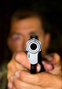 انتقاماً من زوجته.. اب يقتل ابنه رمياً بالرصاص وينتحر! صورة رقم 1 انتقاماً من زوجته.. اب يقتل ابنه رمياً بالرصاص وينتحر! صورة رقم 1