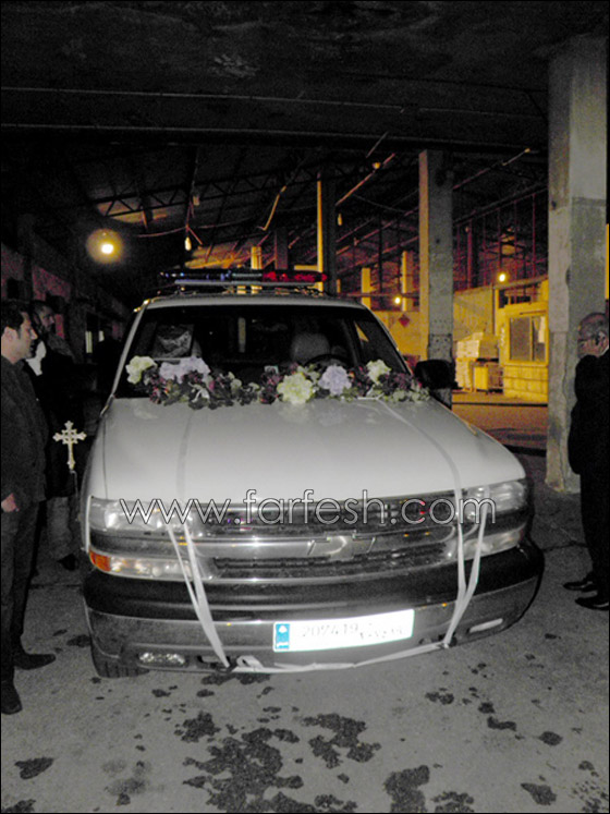 بالأبيض استقبلوه وبالدموع ودعوه.. جثمان سعادة يصل بيروت صورة رقم 2 بالأبيض استقبلوه وبالدموع ودعوه.. جثمان سعادة يصل بيروت صورة رقم 2