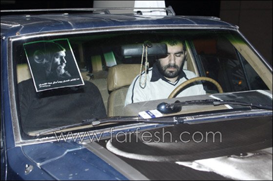 بالأبيض استقبلوه وبالدموع ودعوه.. جثمان سعادة يصل بيروت صورة رقم 15 بالأبيض استقبلوه وبالدموع ودعوه.. جثمان سعادة يصل بيروت صورة رقم 15