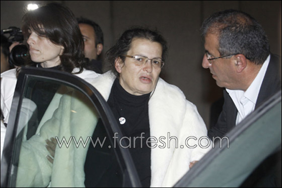 بالأبيض استقبلوه وبالدموع ودعوه.. جثمان سعادة يصل بيروت صورة رقم 16 بالأبيض استقبلوه وبالدموع ودعوه.. جثمان سعادة يصل بيروت صورة رقم 16